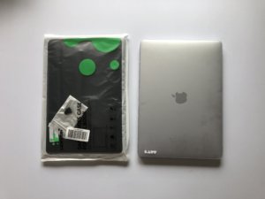 LENTIONのMacBook Pro 13インチ用ハードカバー