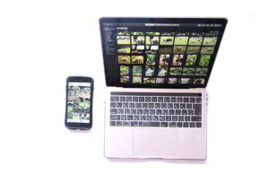 MacBook Pro 13.3インチ（2018Touch Bar、A 1989）とiPhoneの写真はiCloudで共有されている