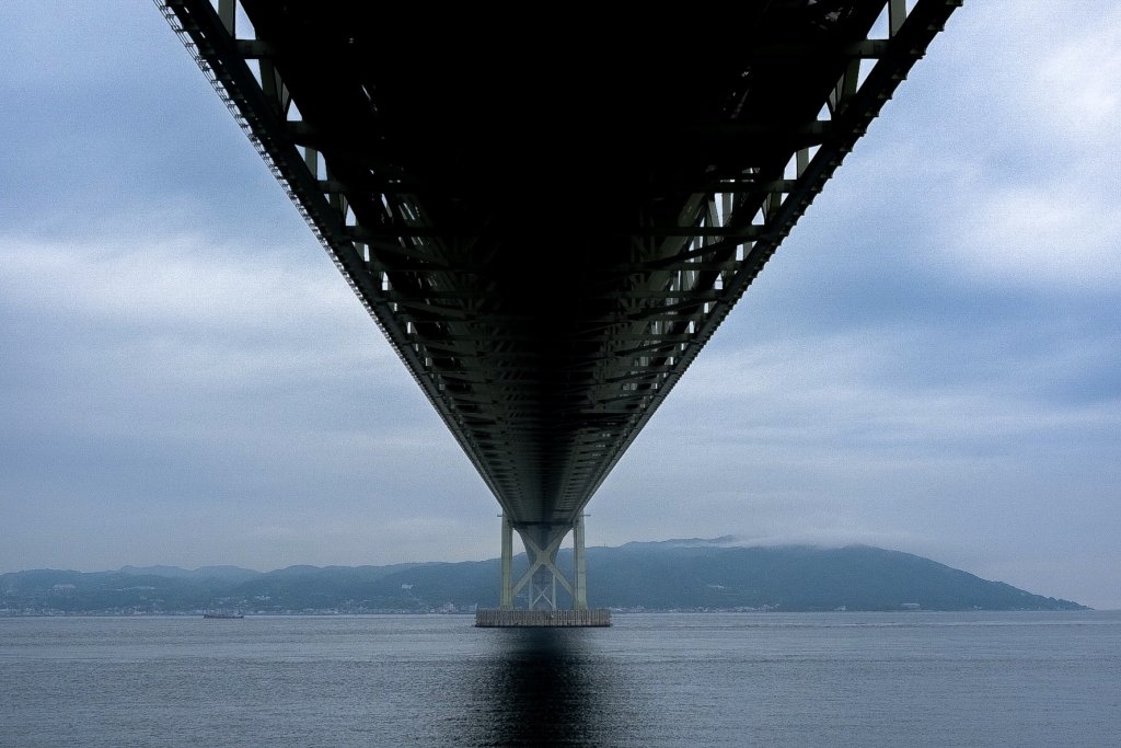 富士フィルム（FUJIFILM）のXT-30で撮影した明石海峡大橋の写真
