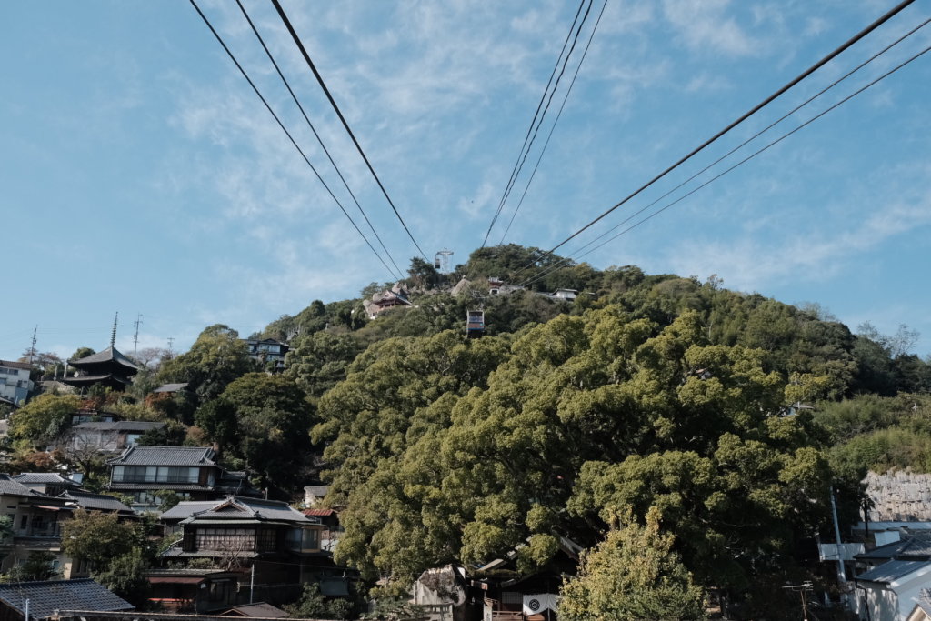 広島県尾道市の千光寺へ向かうロープウェイから撮った写真