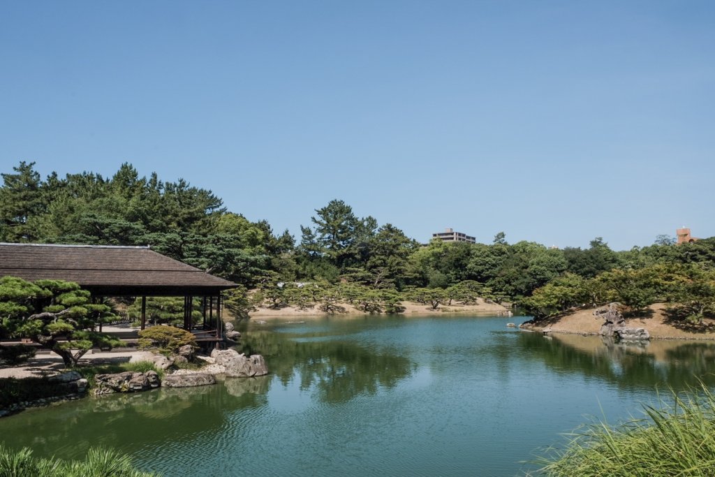 香川県高松市の栗林公園にある掬月亭の写真