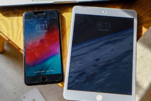 iPhone8Plusと初代iPadminiの画像